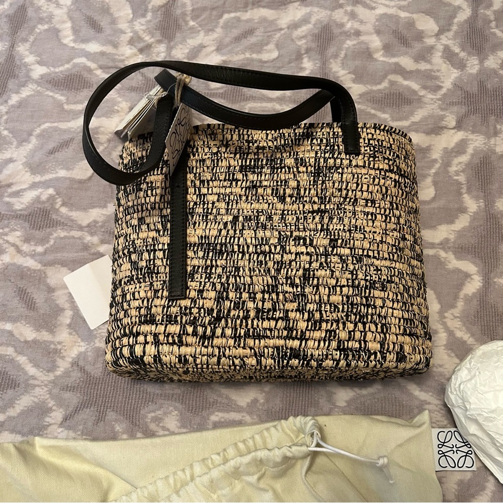 Authentic Loewe Black and Cream Woven raffia/leather small basket bag NWT! - Picture 9 of 12